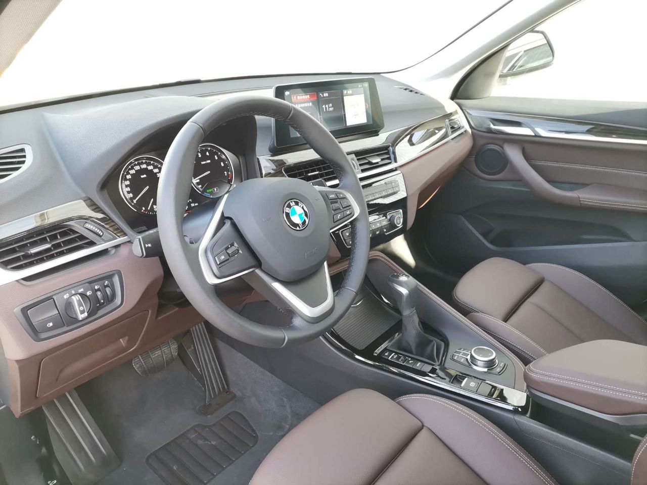 宝马x1 2020款 1.5t 混动 手自一体 四驱 xdrive30le 尊享型