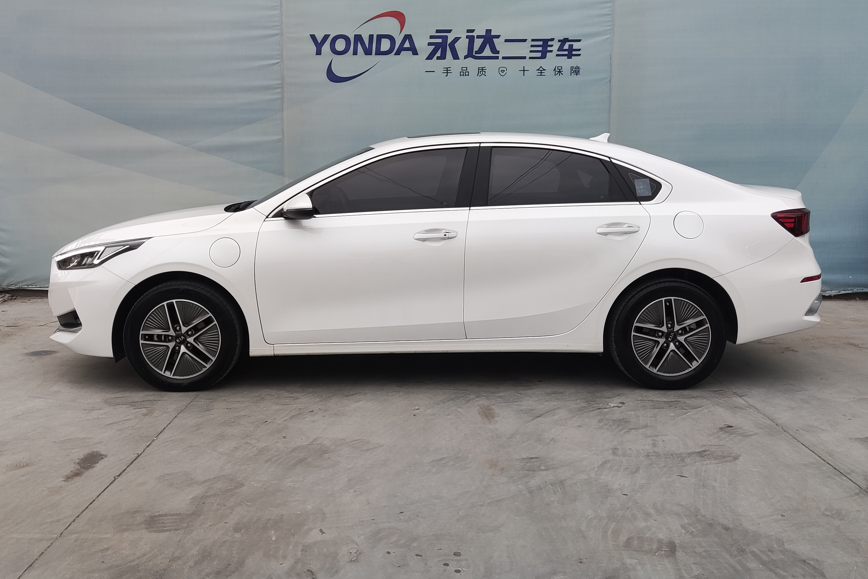 起亚k3 2019款 1.6l 混动 双离合 智享互联版